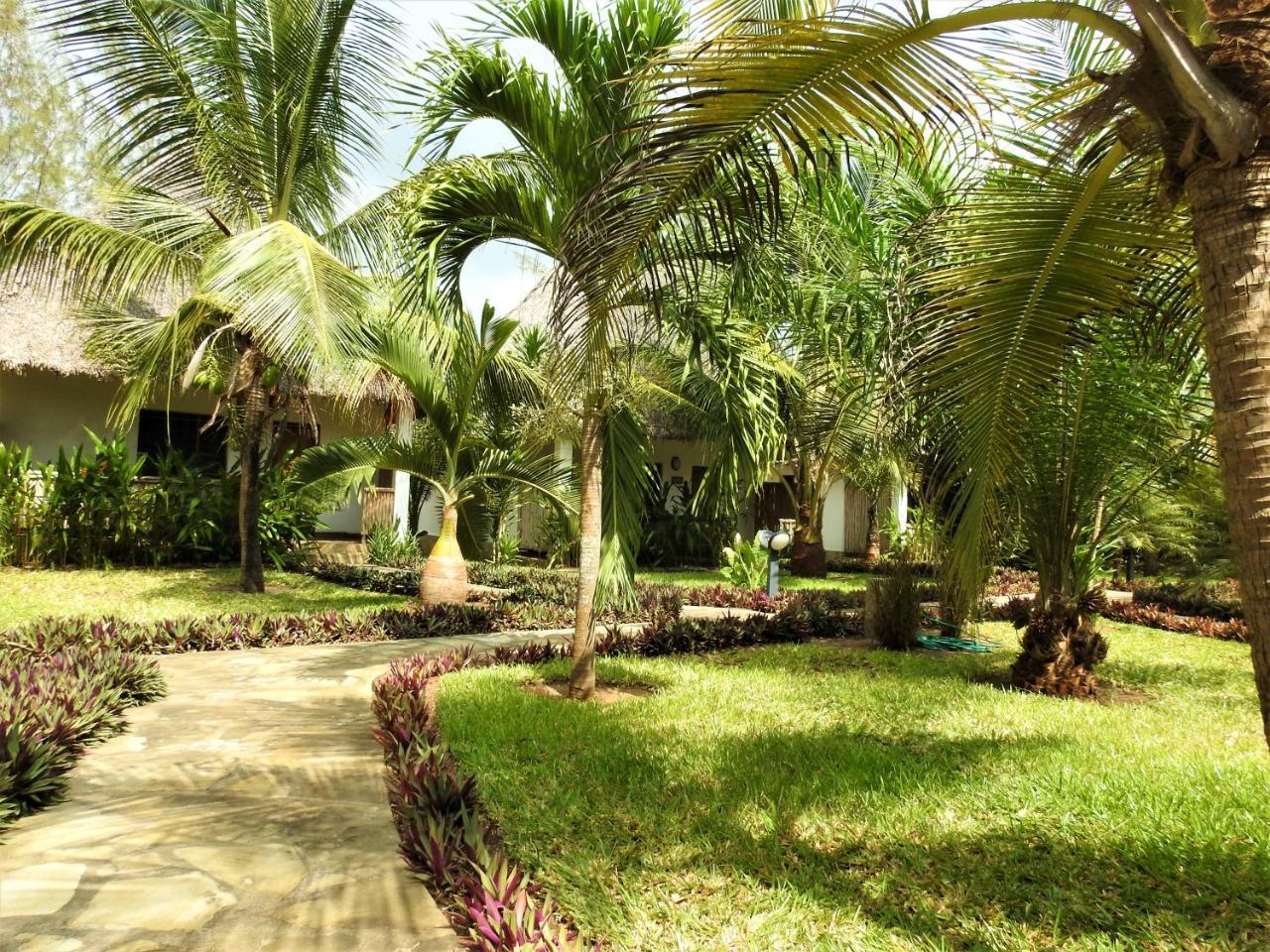 Sheba Cottages - Diani Beach Bagian luar foto