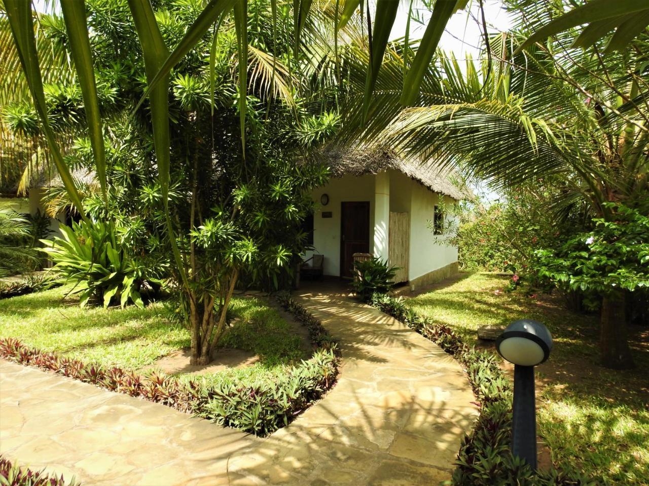 Sheba Cottages - Diani Beach Bagian luar foto