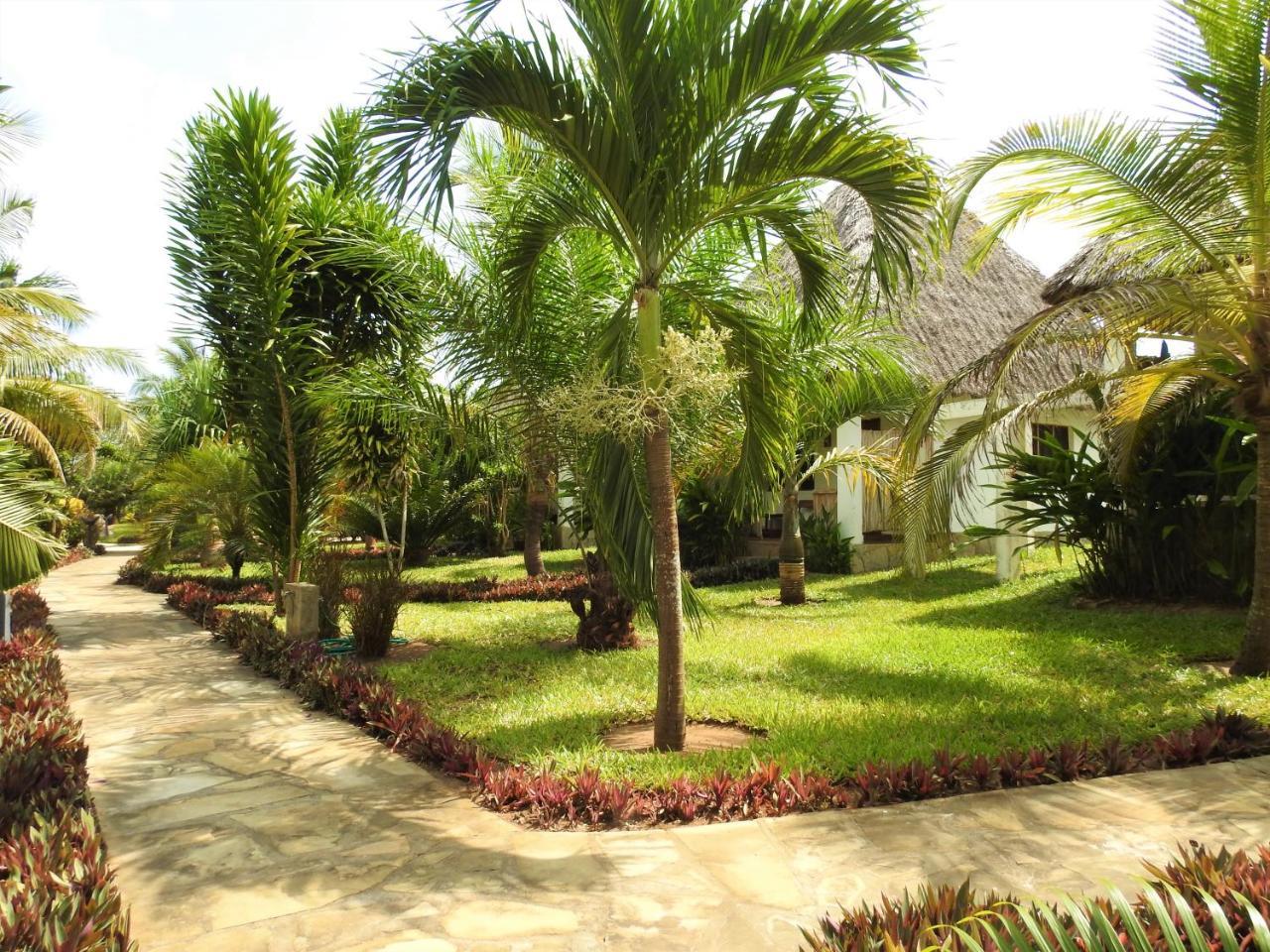 Sheba Cottages - Diani Beach Bagian luar foto