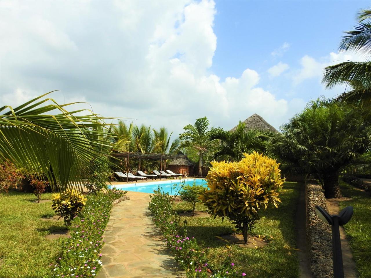 Sheba Cottages - Diani Beach Bagian luar foto