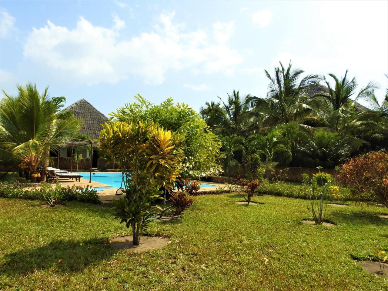 Sheba Cottages - Diani Beach Bagian luar foto